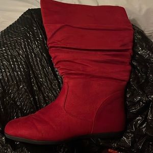 13w zip up knee high boots.